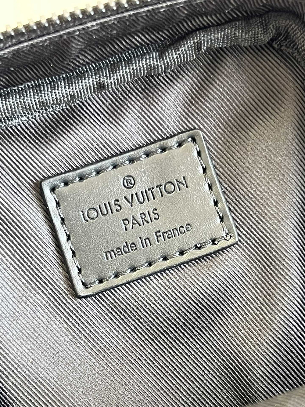 Louis Vuitton Bags M81005 11*18*8cm