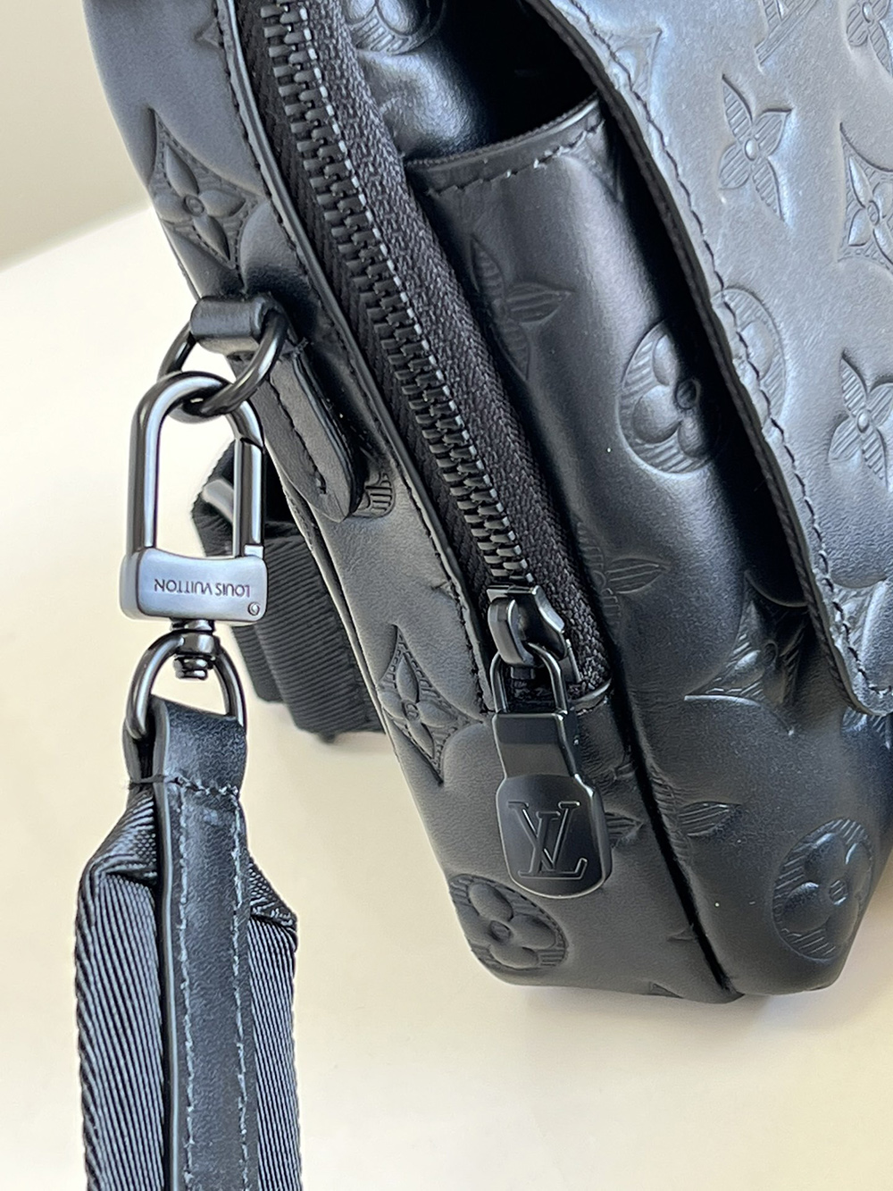 Louis Vuitton Bags M81005 11*18*8cm