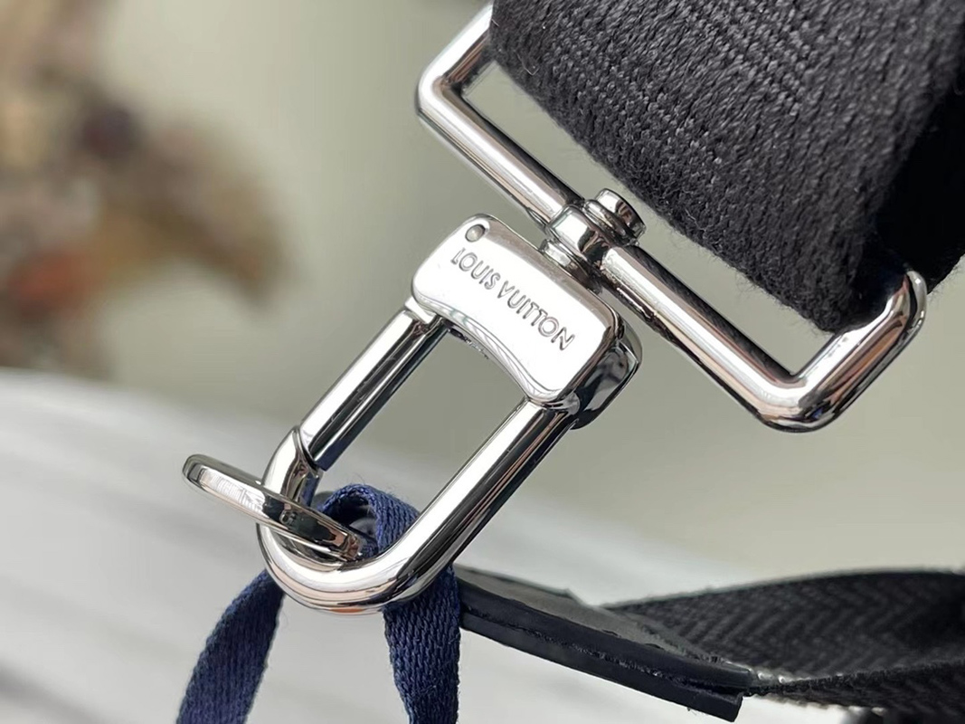 Louis Vuitton Bags M81018 22*14.5*4.5cm
