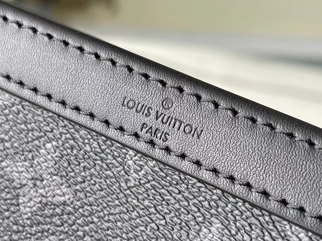 Louis Vuitton Bags M81018 22*14.5*4.5cm