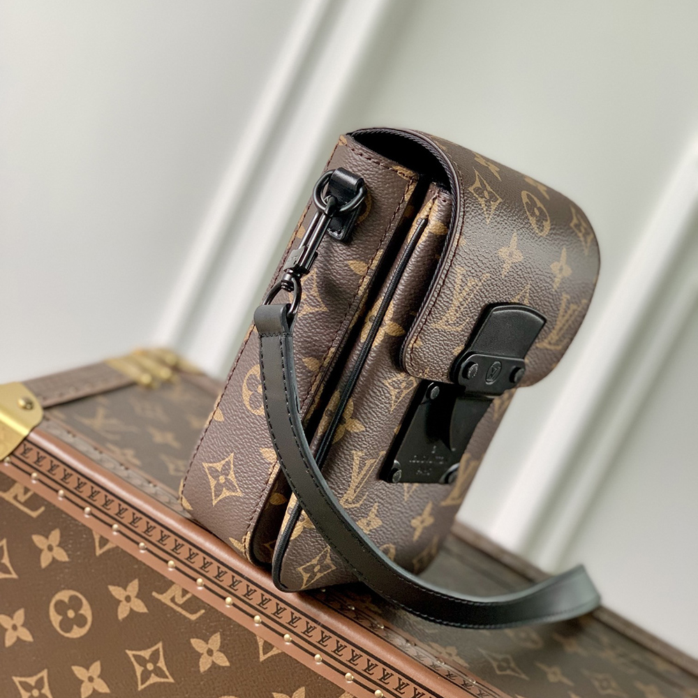 Louis Vuitton Bags M81522 12*19*7cm