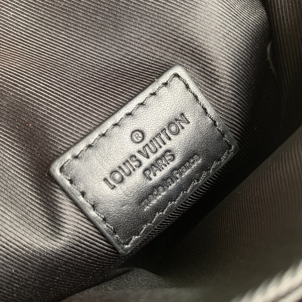 Louis Vuitton Bags M81522 12*19*7cm