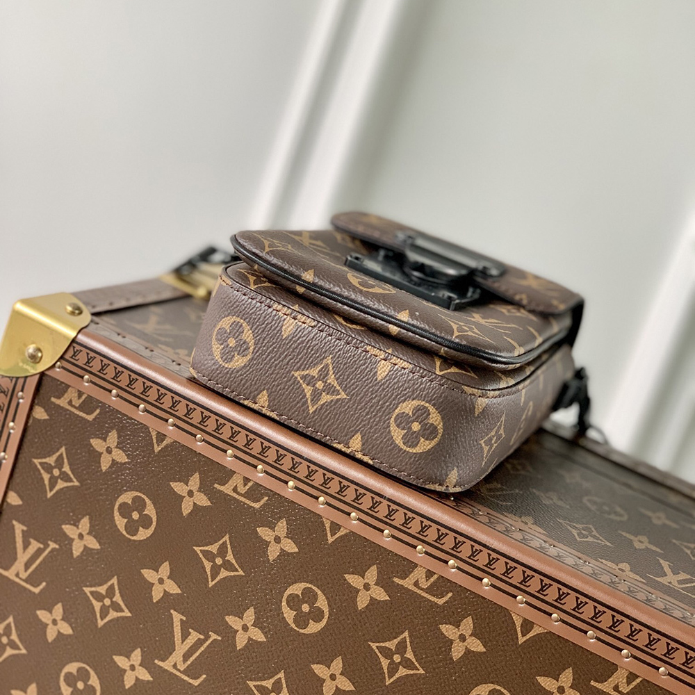 Louis Vuitton Bags M81522 12*19*7cm