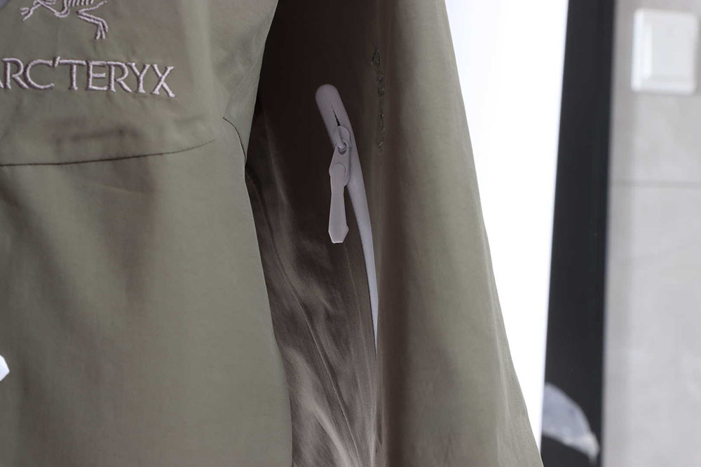 Arc'teryx sixth generation gold embroidery hard shell jacket TSK1