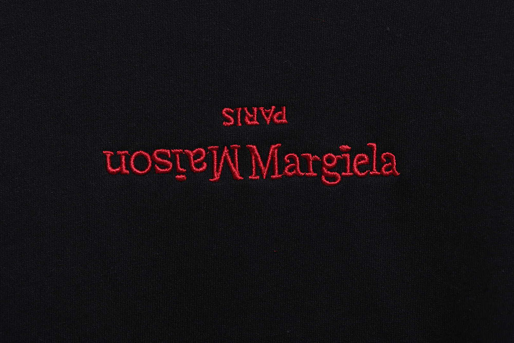 Madison Margiela Margiela red upside-down letter logo embroidery pullover round neck sweater