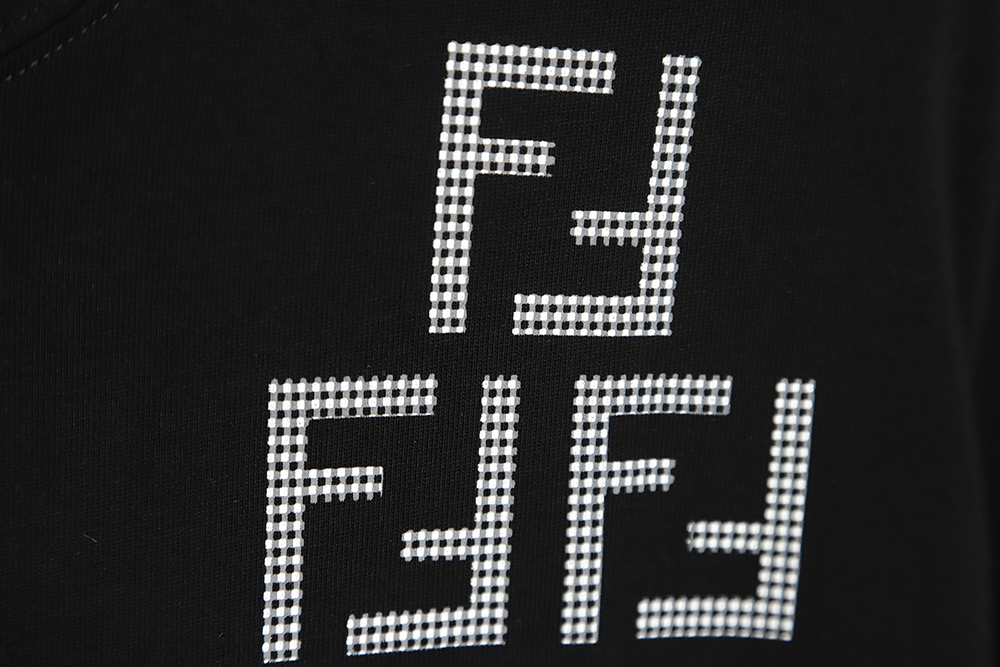 FENDI Logo grain print short sleeve TSK1