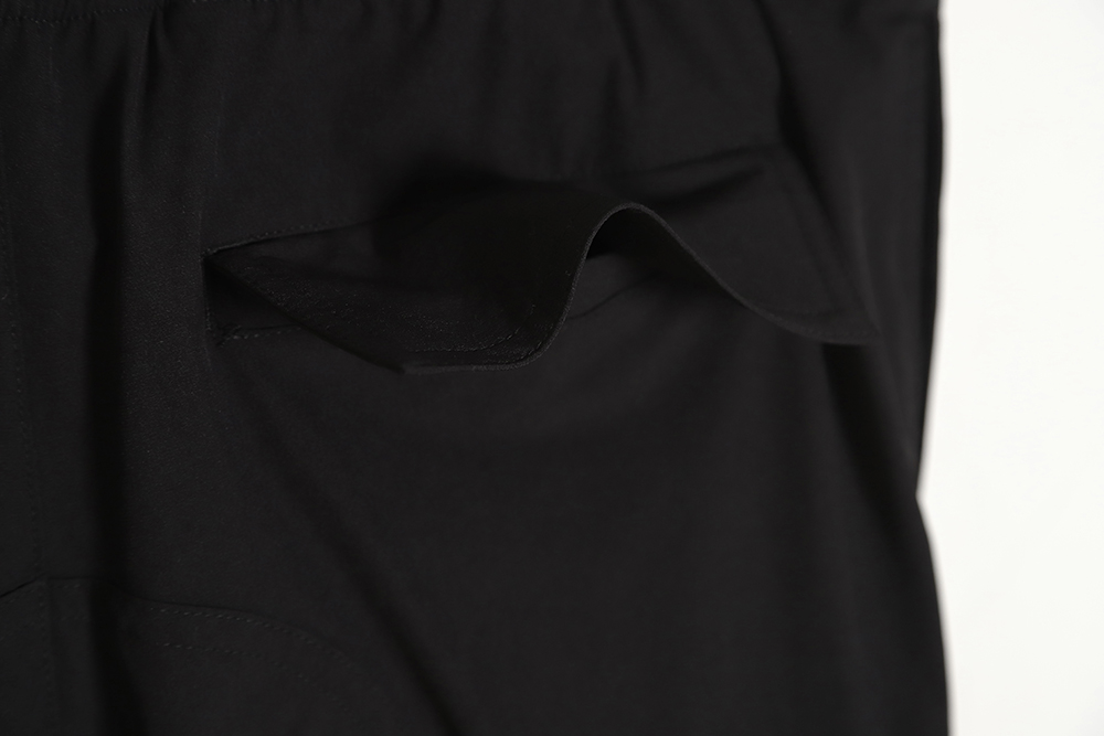 Givenchy 23SS Buckle Belt Zip Pocket Cargo Pants