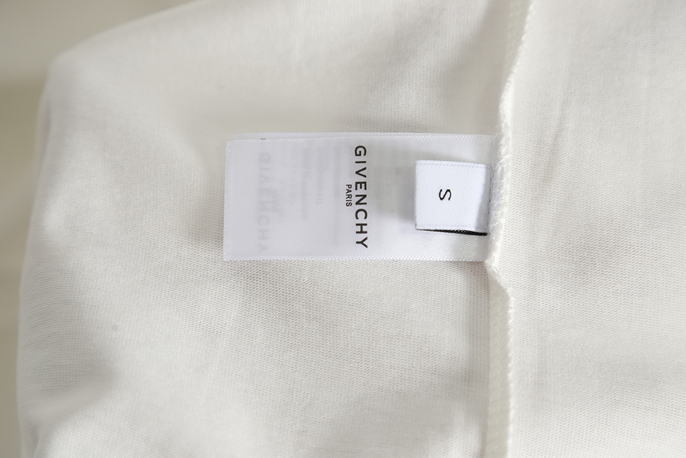 GIVENCHY 23ss three-dimensional letter logo taped print short sleeves