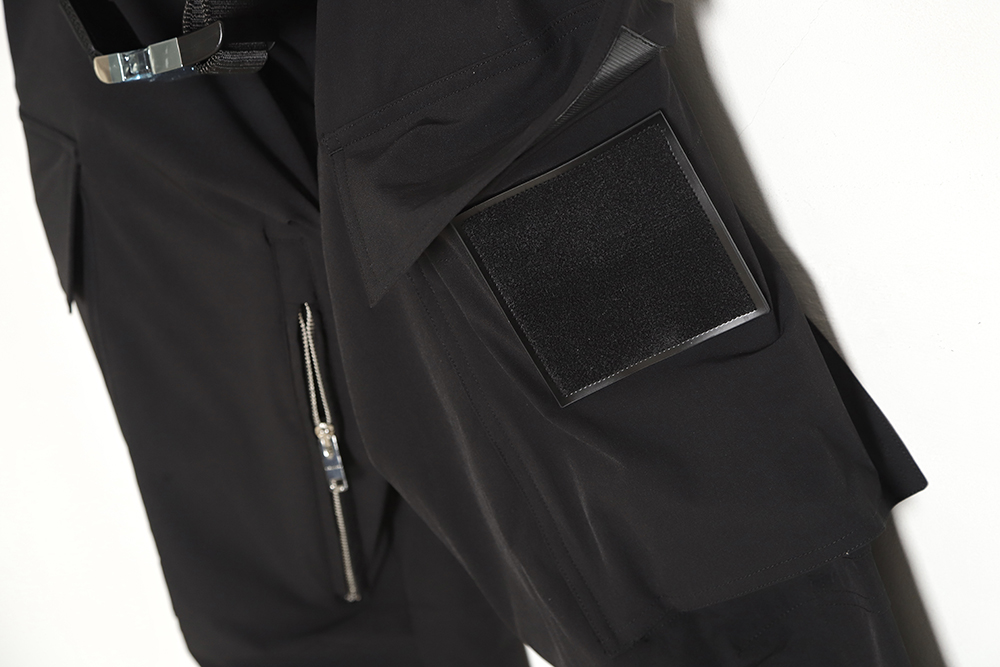 Givenchy 23SS Buckle Belt Zip Pocket Cargo Pants