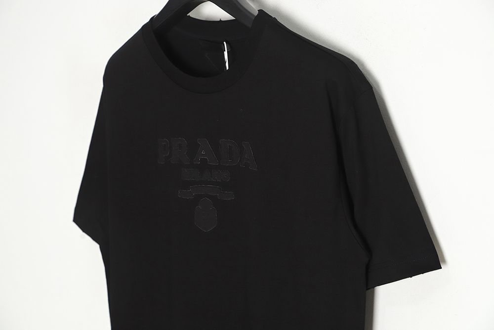Prada 23SS appliqué short-sleeved T-shirt TSK1