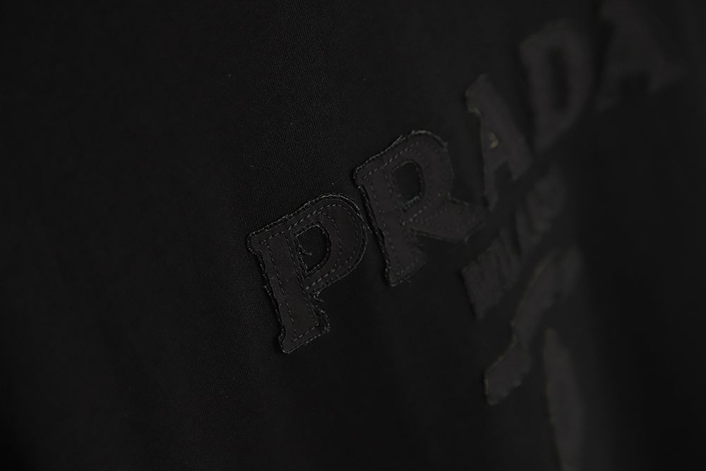 Prada 23SS appliqué short-sleeved T-shirt TSK1