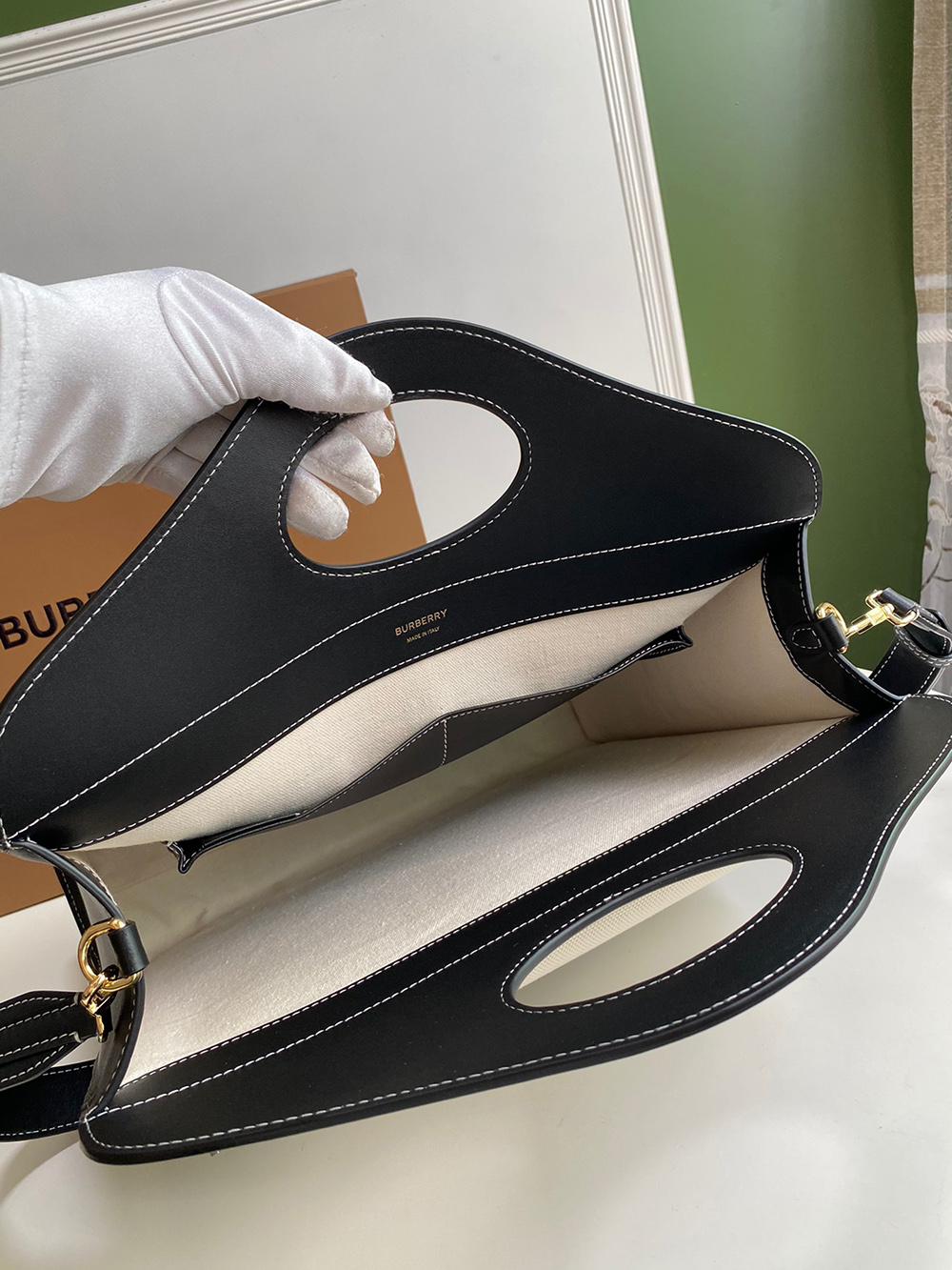 Burberry Bags 5407