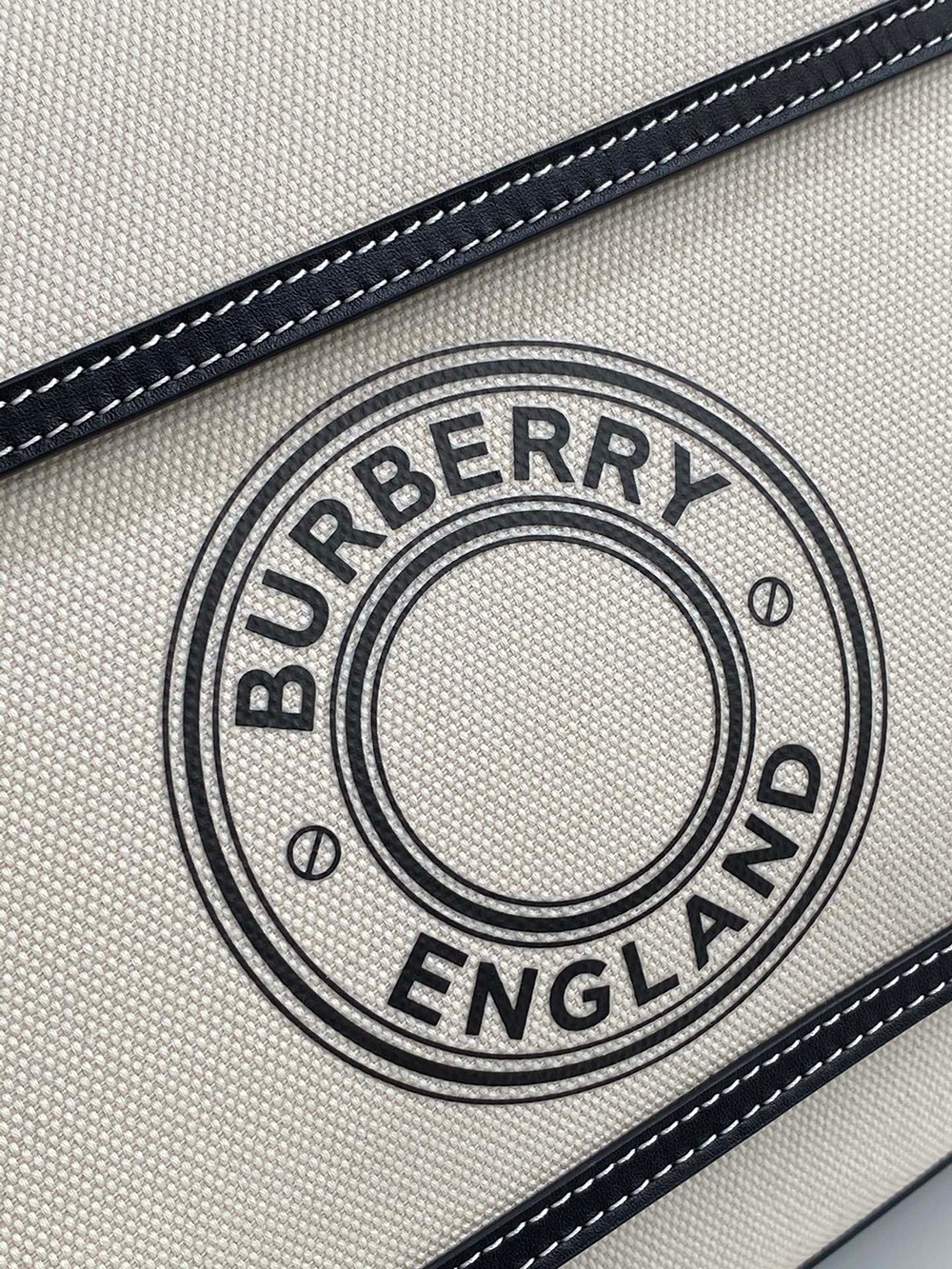 Burberry Bags 5407