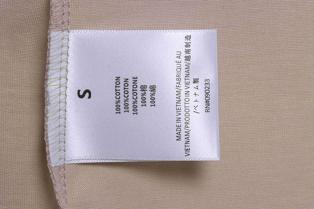 Double stitched flocked logo print short sleeves