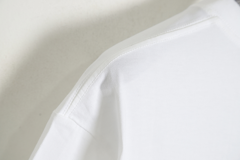 Burberry 23SS Gothic lettering short-sleeved T-shirt