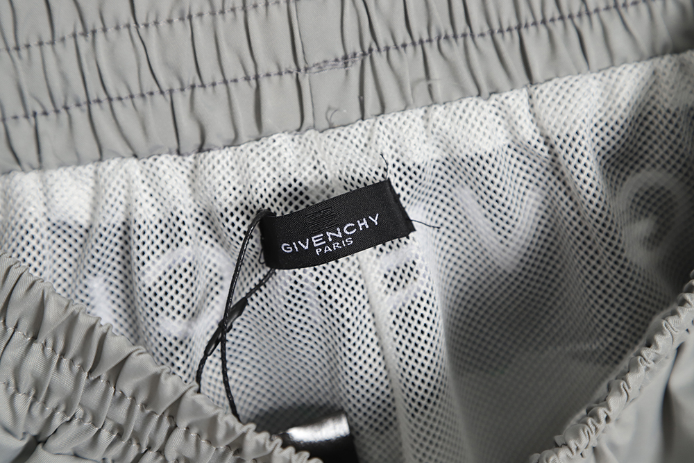 Givenchy23 spring and summer embroidered color contrast stitching shorts