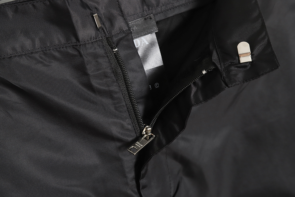 Prada 23SS Double Side Pocket Nylon Cargo Shorts"
