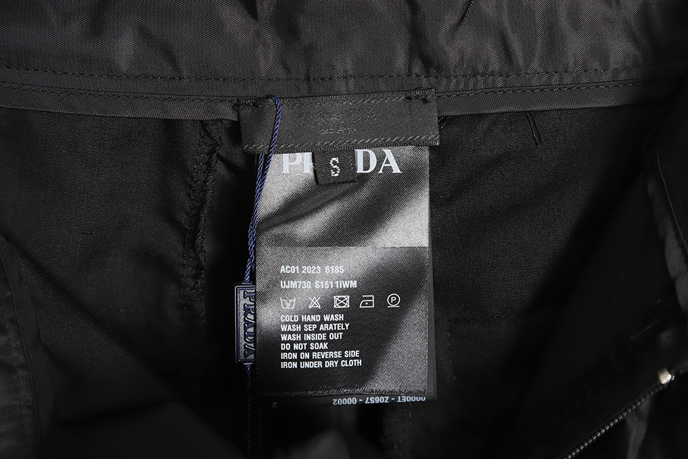 Prada 23SS Double Side Pocket Nylon Cargo Shorts"