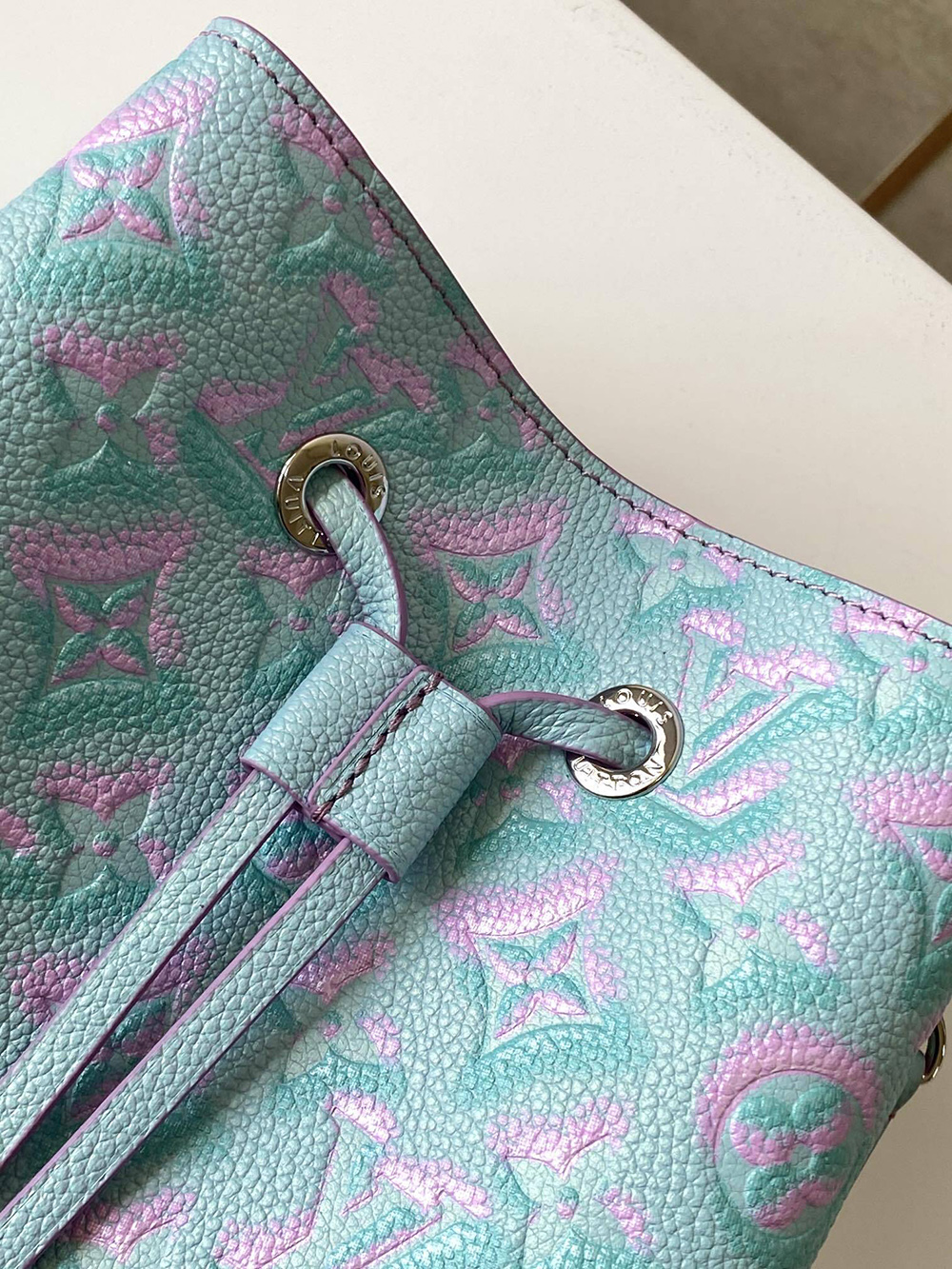Louis Vuitton Bags M46173 20*20*13cm