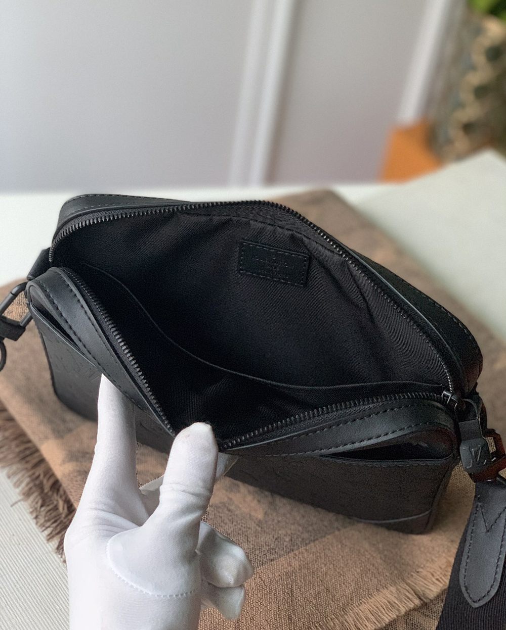 Louis Vuitton Bags M69827 27*4.5*18.5cm