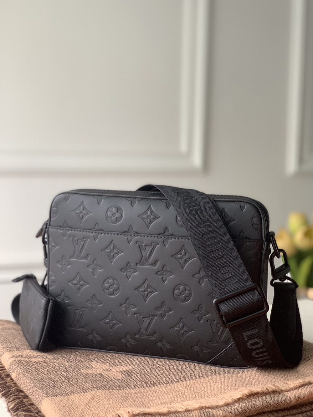 Louis Vuitton Bags M69827 27*4.5*18.5cm
