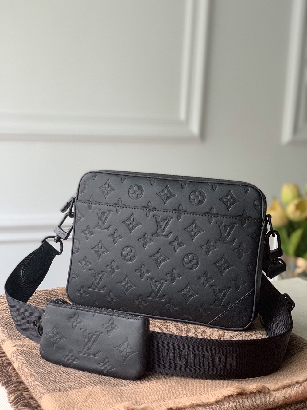 Louis Vuitton Bags M69827 27*4.5*18.5cm