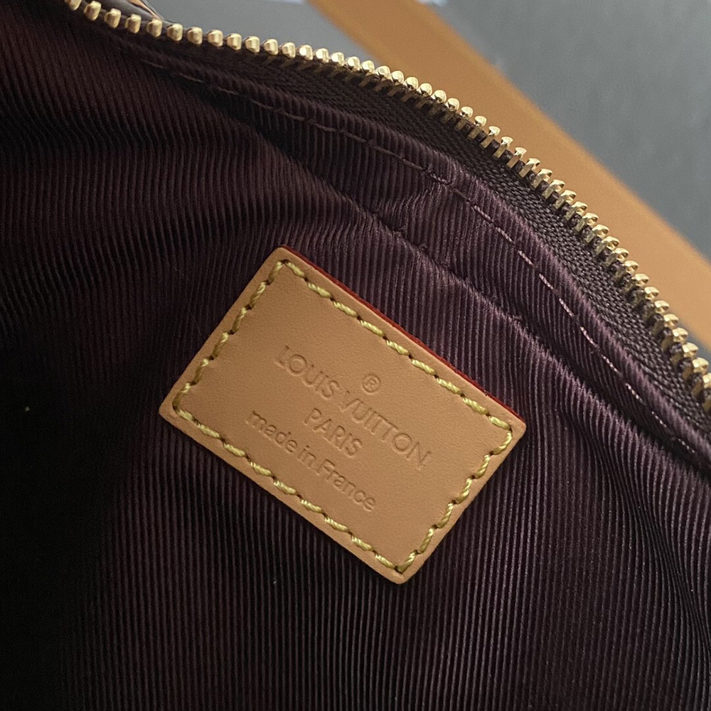 Louis Vuitton Bags 44036M 24*6*22cm