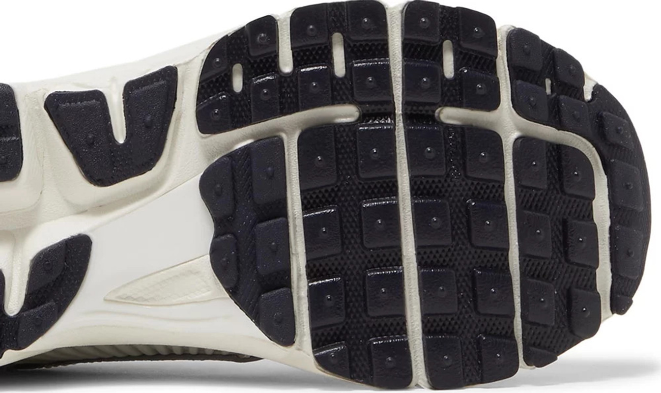 Air Zoom Vomero 5 