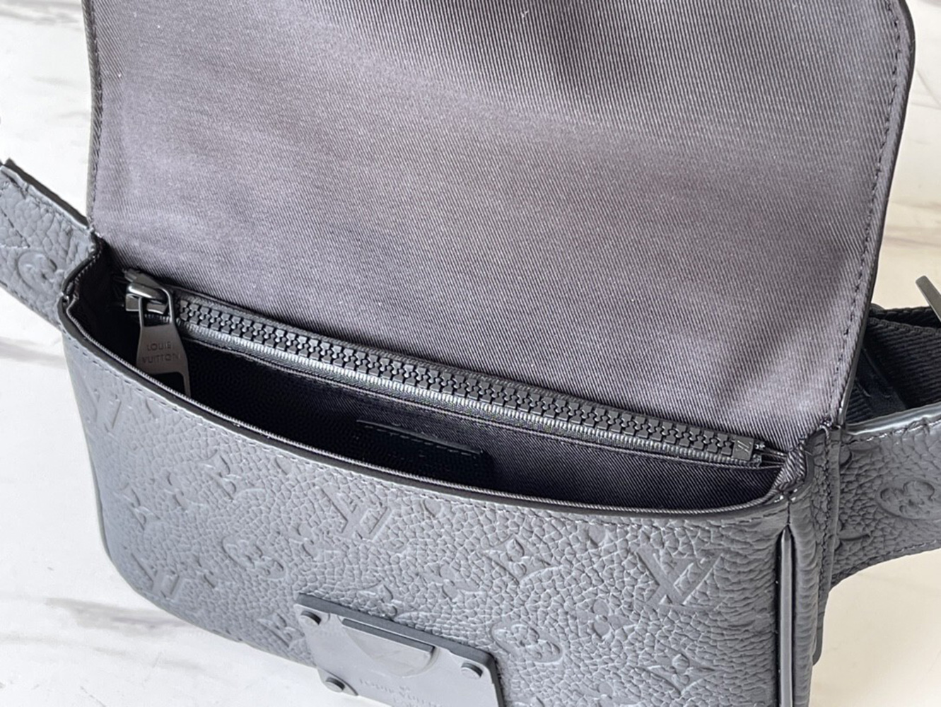 Louis Vuitton Bags M58487 21*15*4cm