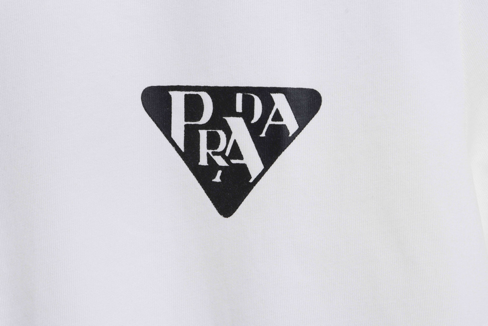 Prada triangle letter print short sleeve TSK1
