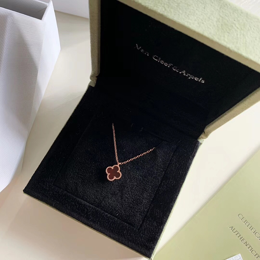 Van Cleef & Arpels Necklaces