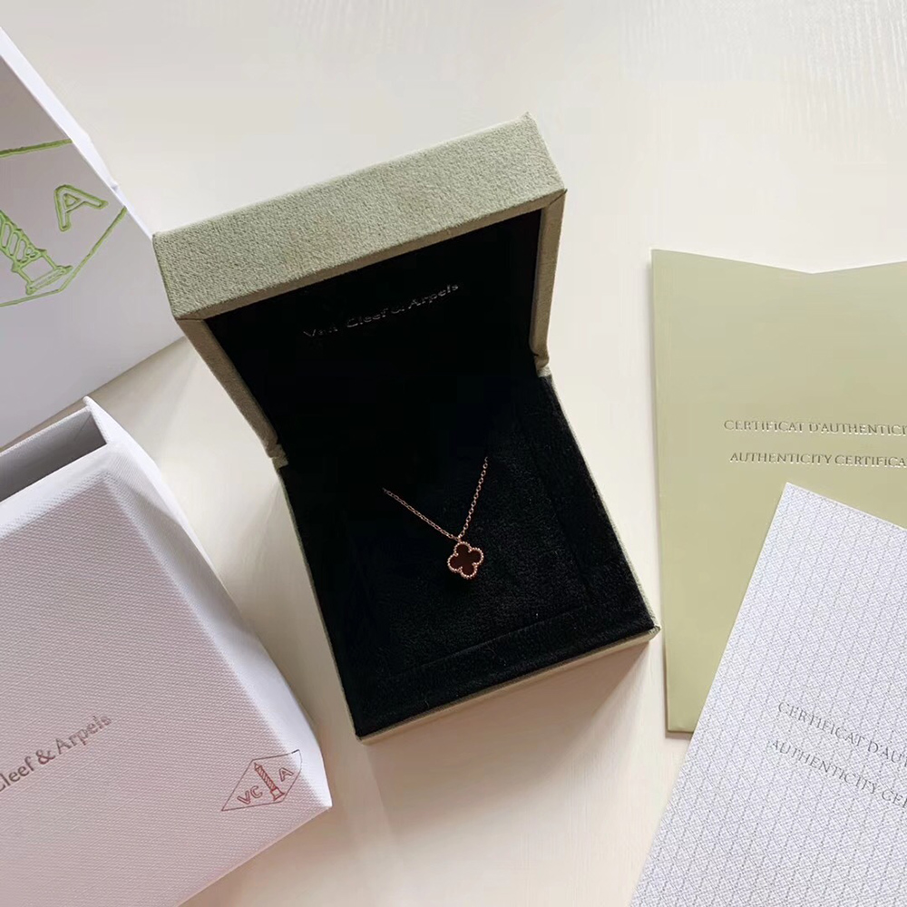 Van Cleef & Arpels Necklaces