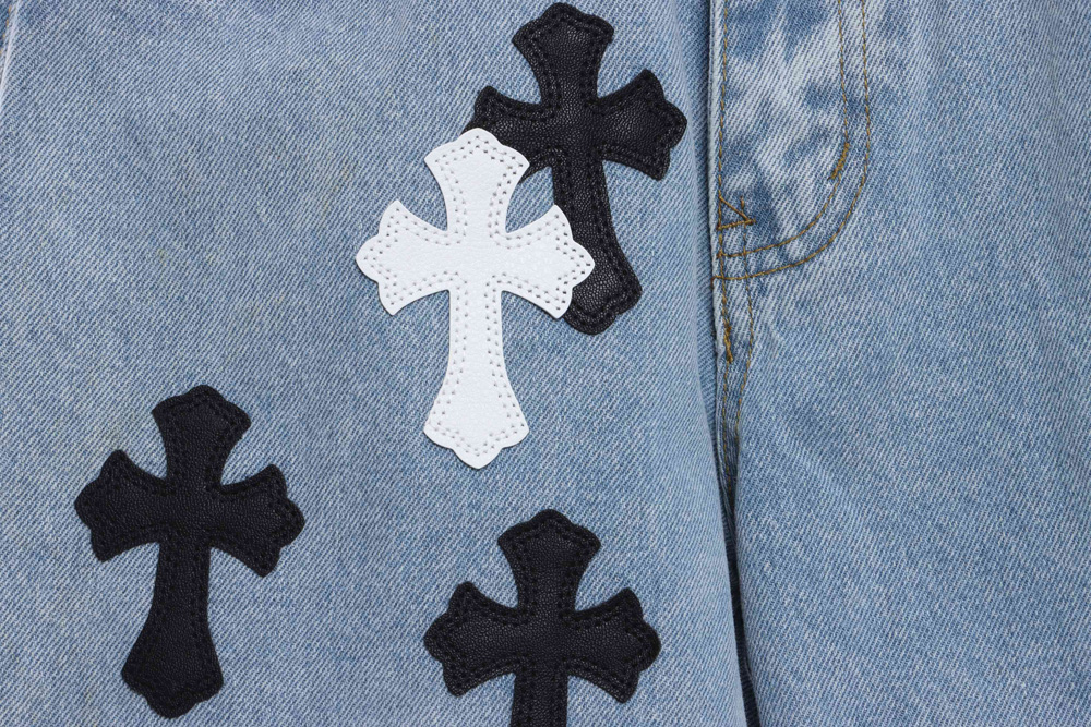 Crowe Heart Patch Cropped Denim Shorts