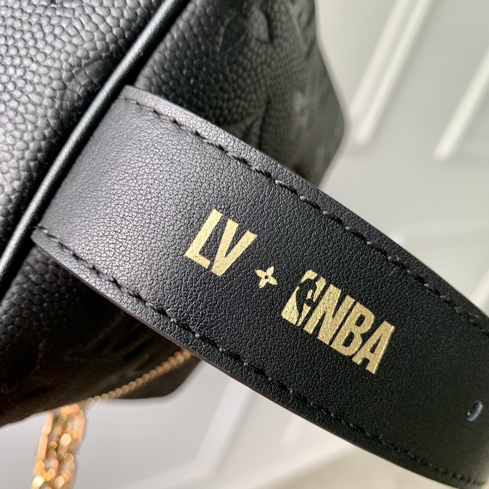 Louis Vuitton Bags M58515 15*24*15cm