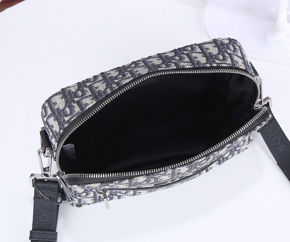 Christian Dior Bags H27E 22*15*6cm