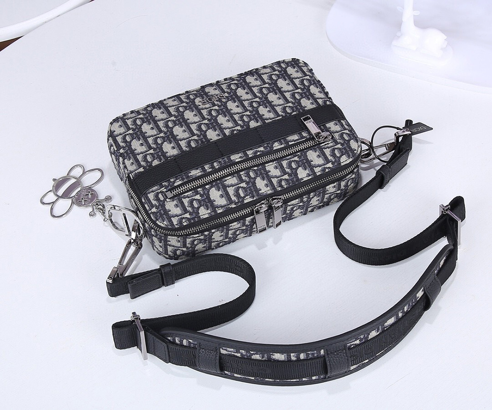 Christian Dior Bags H27E 22*15*6cm