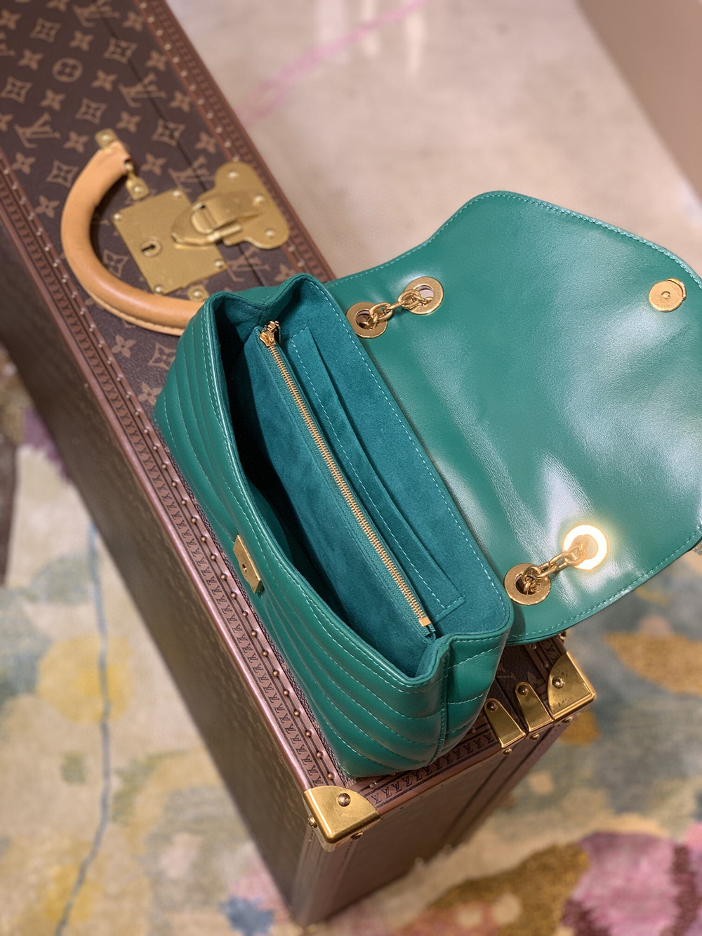 Louis Vuitton Bags M58664 24*14*9cm