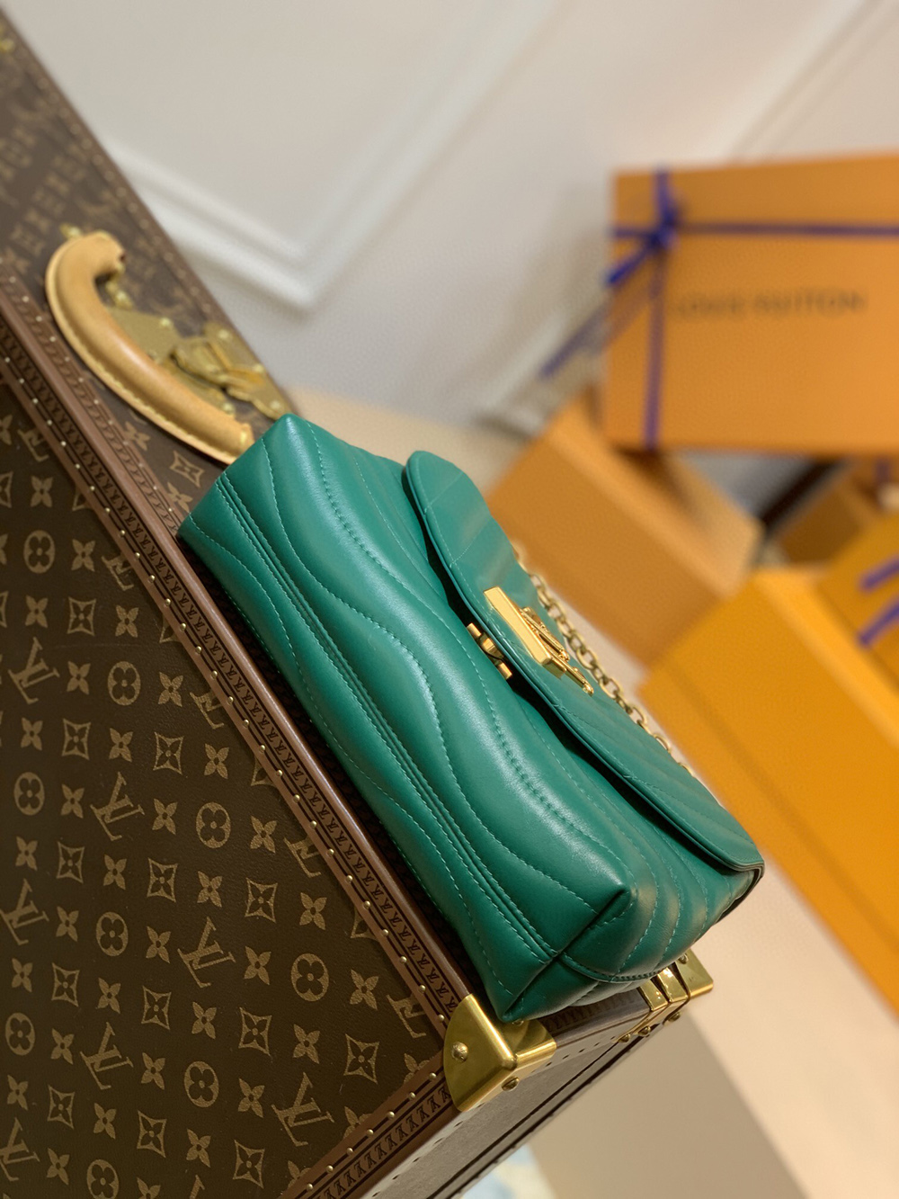 Louis Vuitton Bags M58664 24*14*9cm
