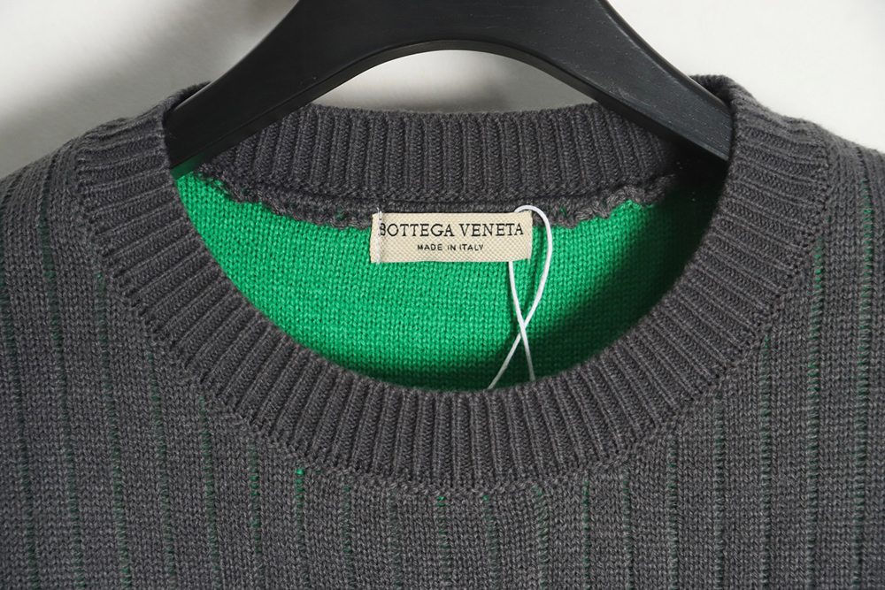 Bottega Veneta 23ss black, green and white three-color stitching crew neck sweater