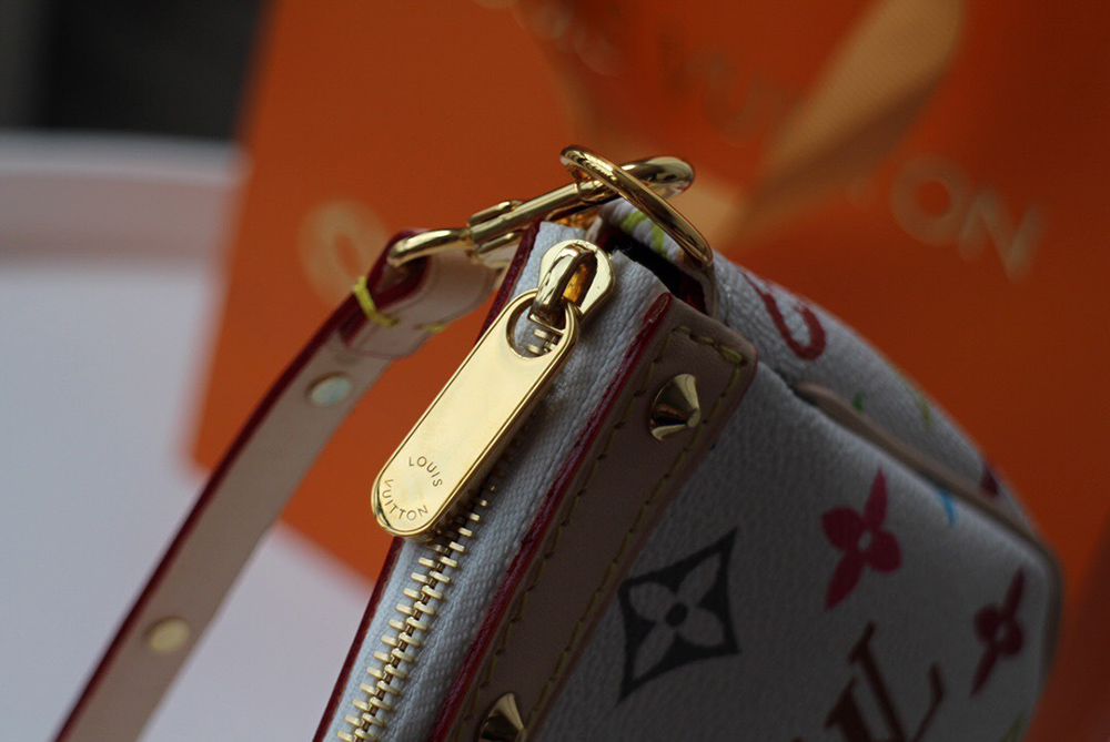 Louis Vuitton Bags M92649 22*13cm