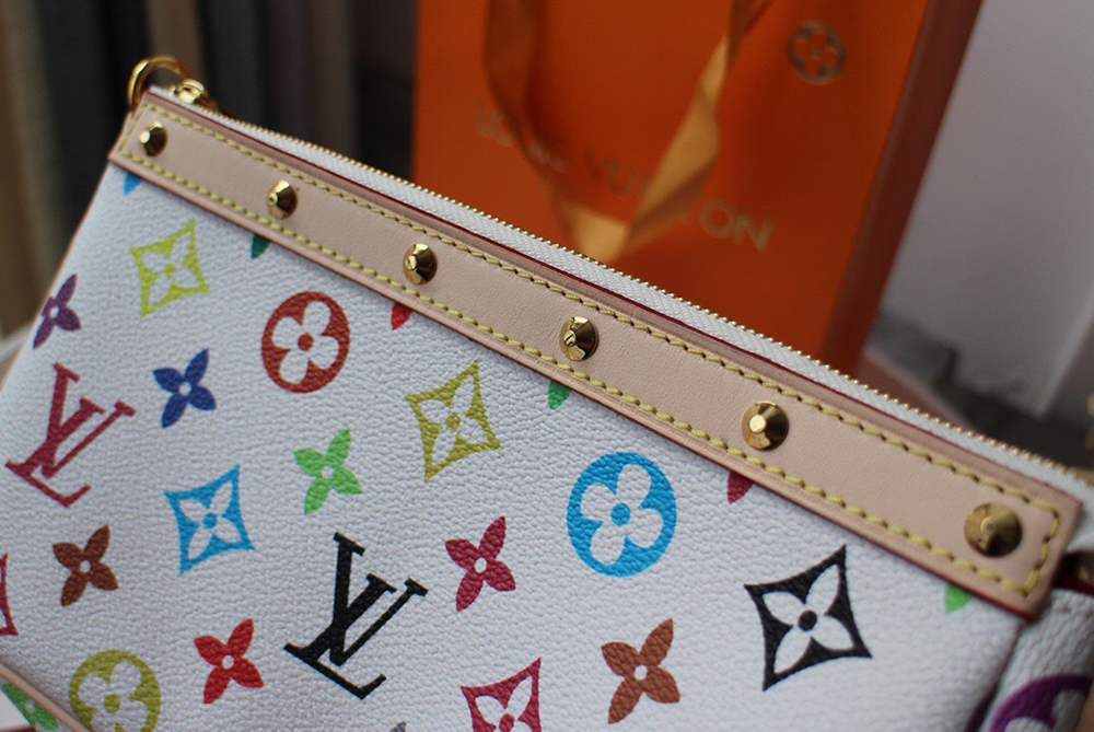 Louis Vuitton Bags M92649 22*13cm
