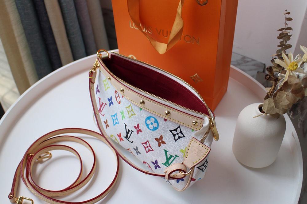 Louis Vuitton Bags M92649 22*13cm