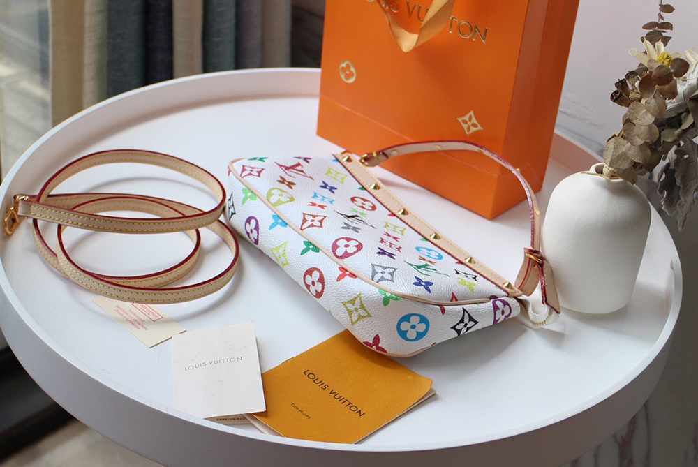 Louis Vuitton Bags M92649 22*13cm