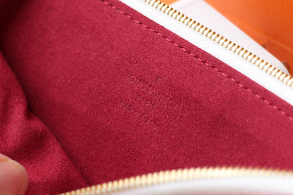 Louis Vuitton Bags M92649 22*13cm