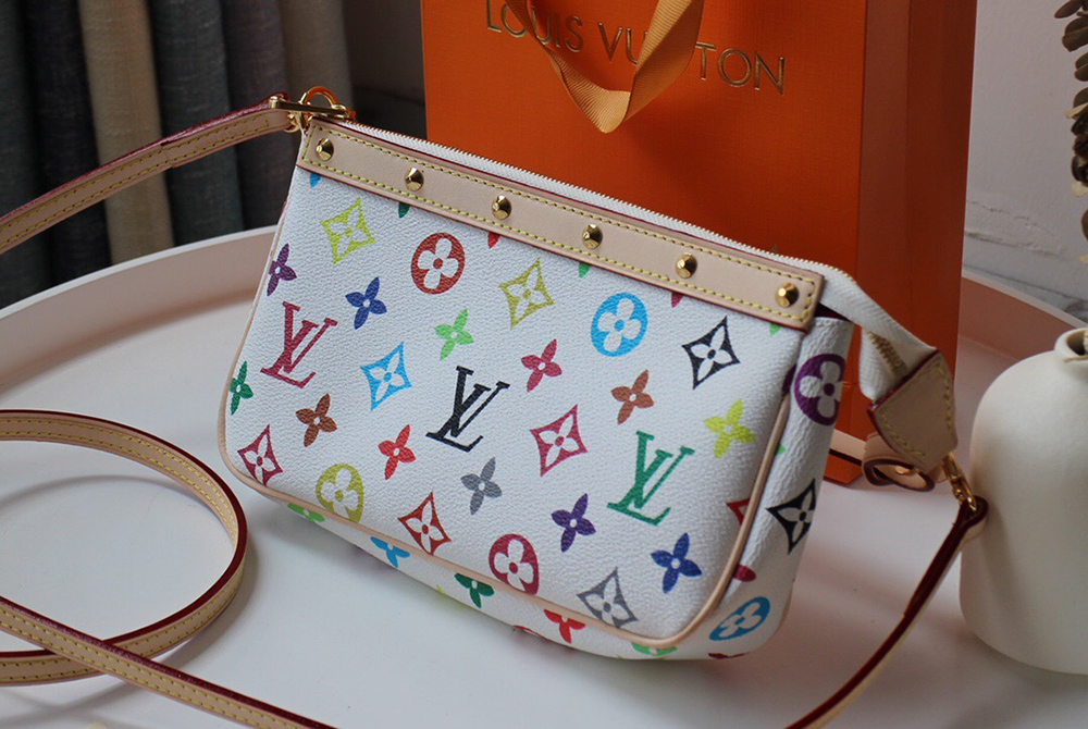 Louis Vuitton Bags M92649 22*13cm
