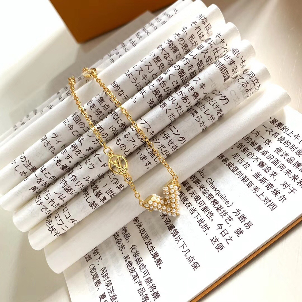 Louis Vuitton Essential V Perle bracelet DF620946