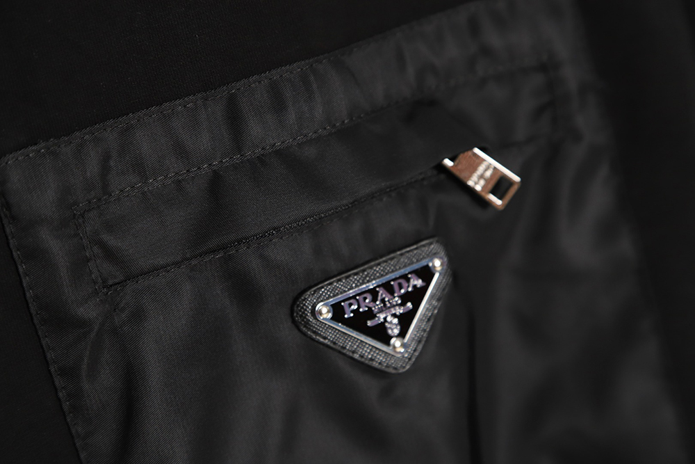 Prada 22Fw triangle pocket crew neck sweatshirt