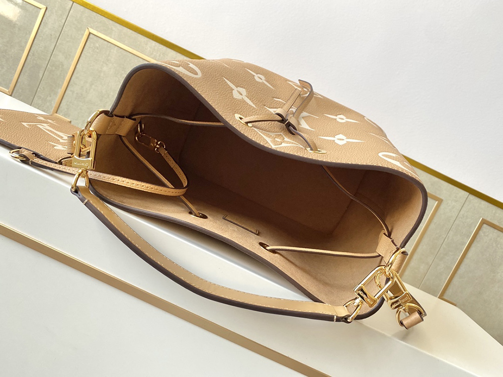 Louis Vuitton Bags M45080 26*26*17.5cm