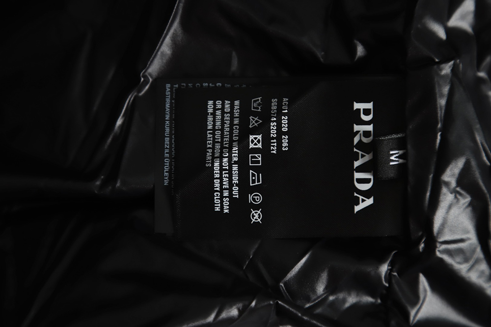 Prada 21Fw red stripe logo down jacket