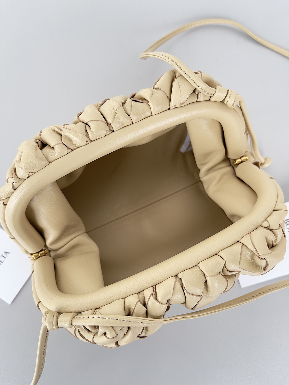 Bottega Veneta bags 84243 22*12*7cm